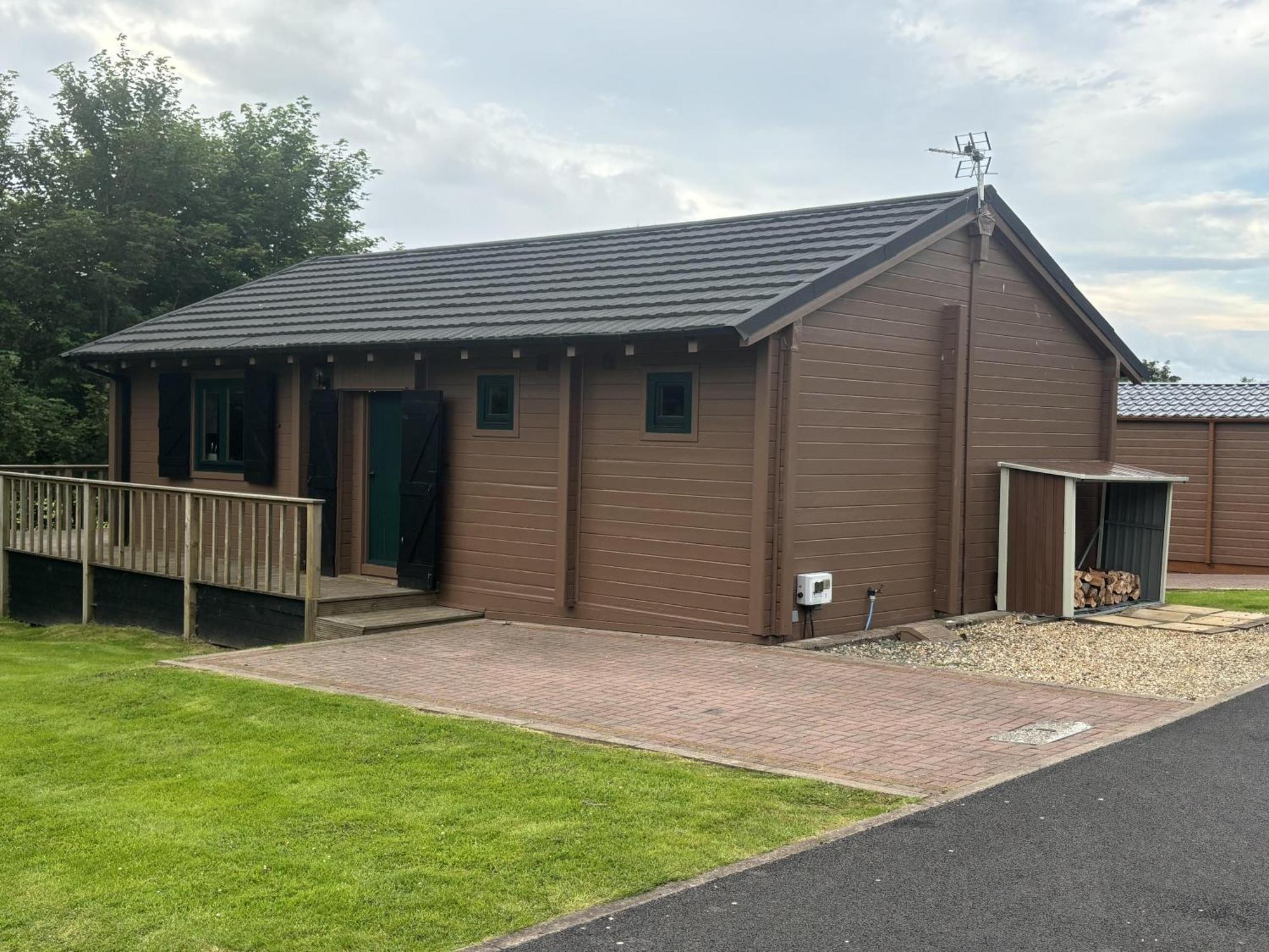 Rustic Lodge Retreat At Riverview Holiday Park Newcastleton Bagian luar foto