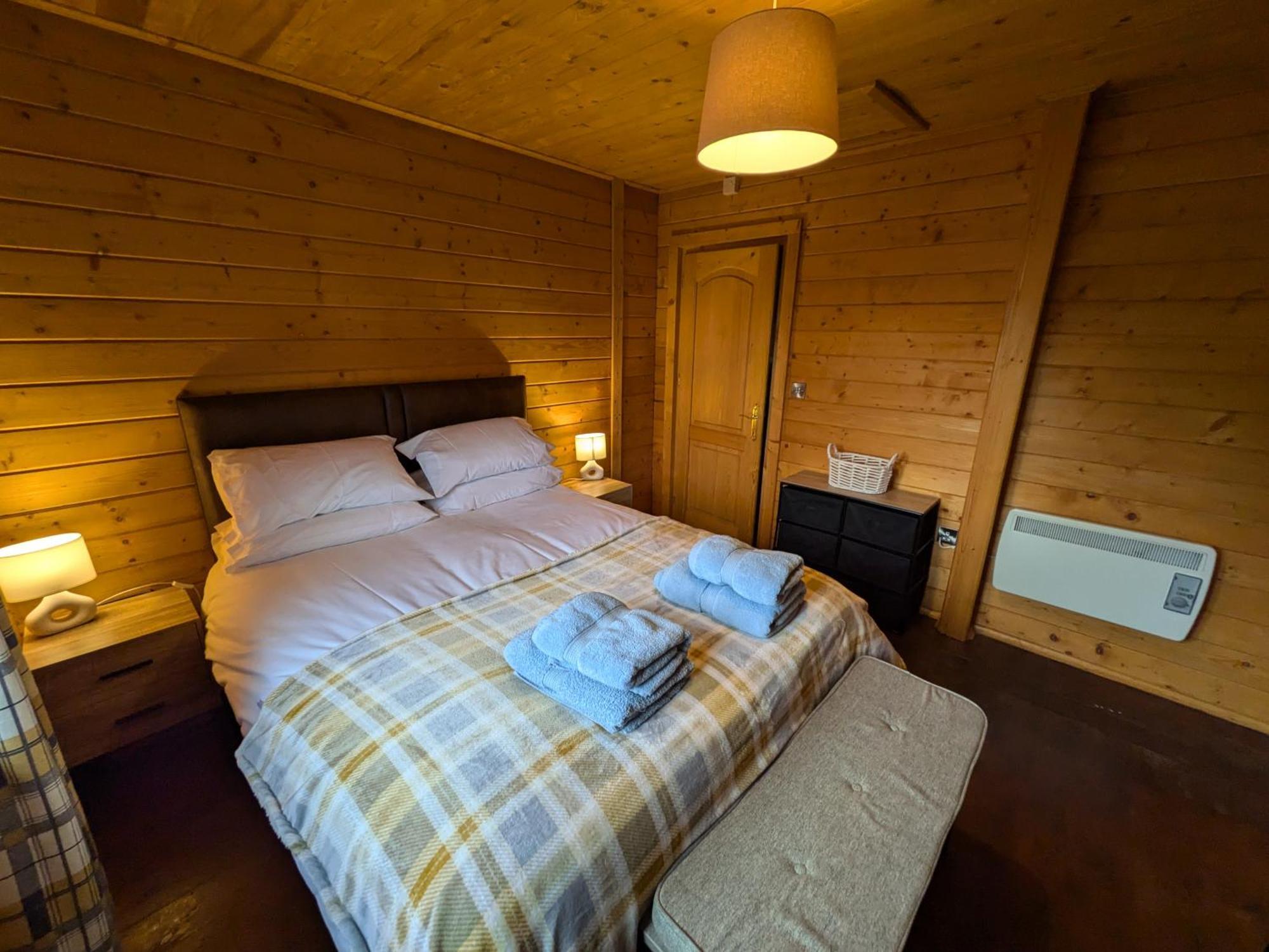 Rustic Lodge Retreat At Riverview Holiday Park Newcastleton Bagian luar foto
