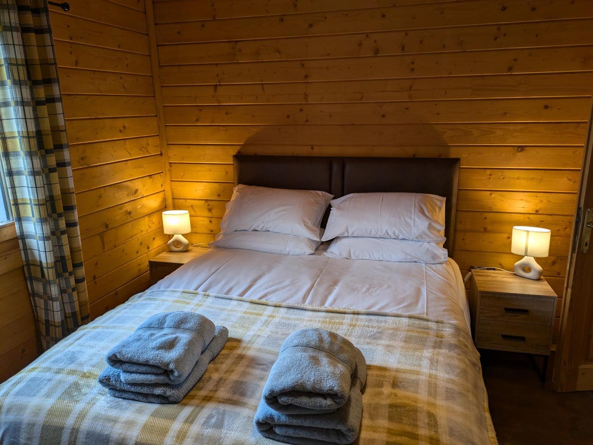 Rustic Lodge Retreat At Riverview Holiday Park Newcastleton Bagian luar foto