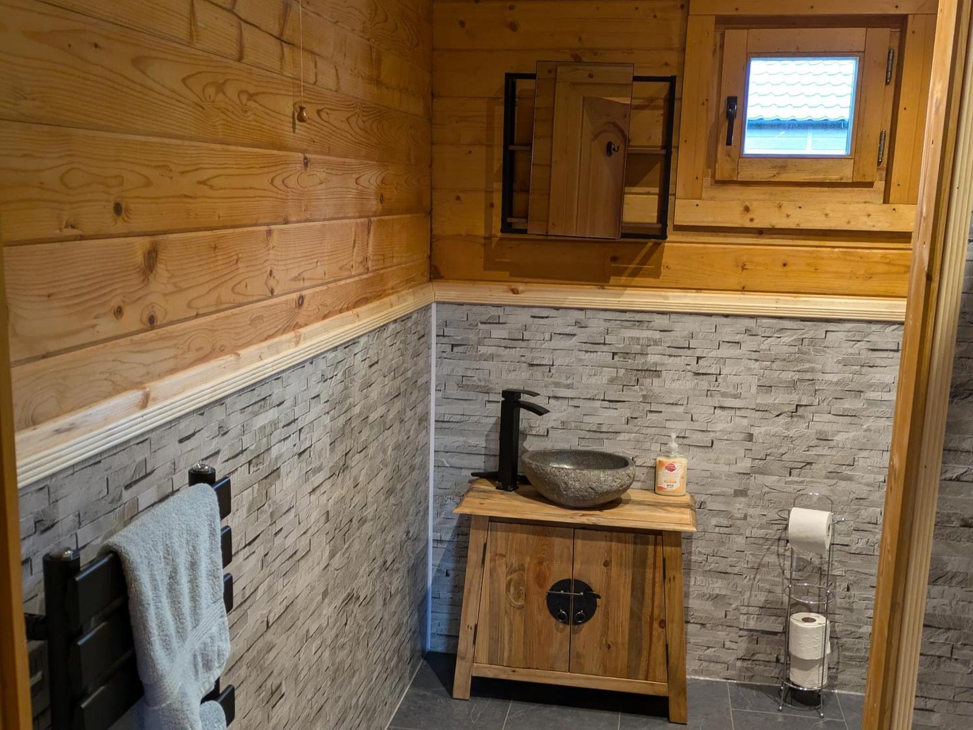 Rustic Lodge Retreat At Riverview Holiday Park Newcastleton Bagian luar foto